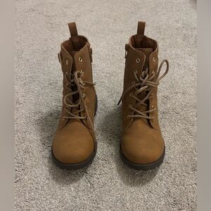 NWOT Girls Boots from The Children’s Place Size 5